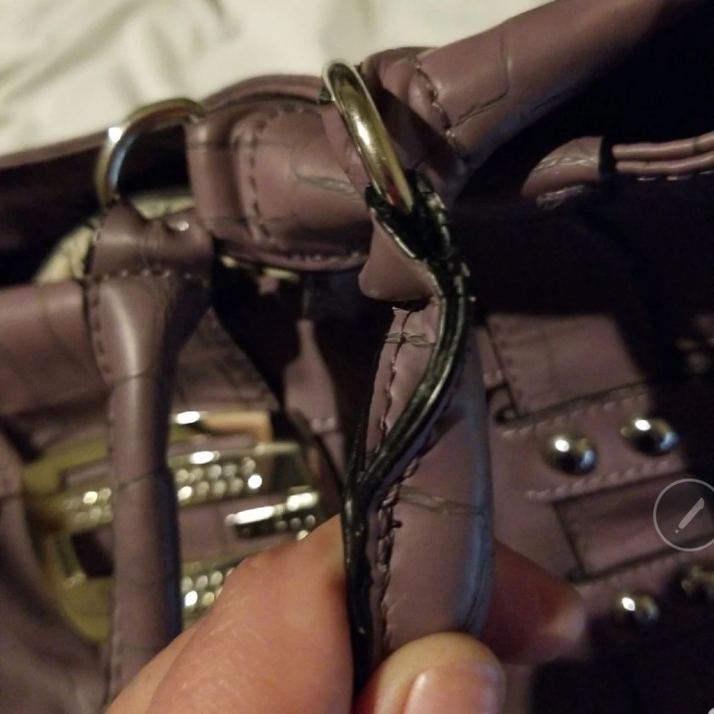 GUESS PURSE - Picture 8 of 8